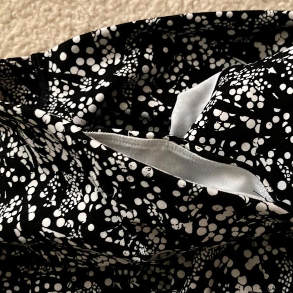 Lululemon Black and White Yoga/Workout Pants - Picture 4 of 4
